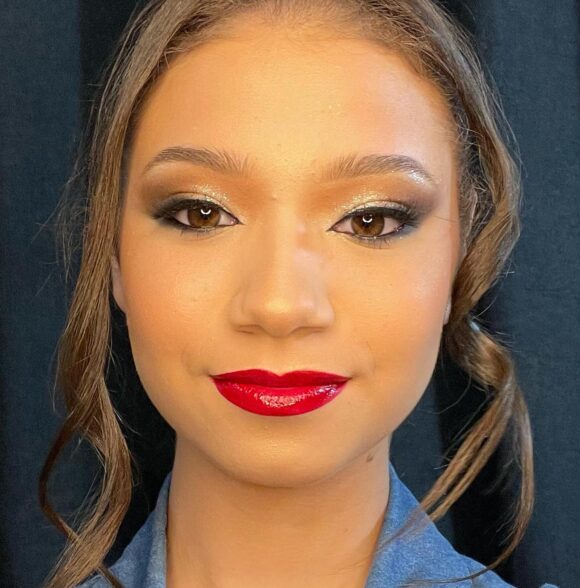 Elva Achucarro Makeup