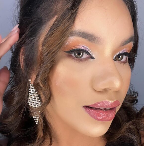 Elva Achucarro Makeup