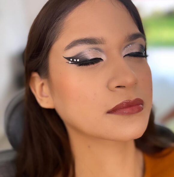 Elva Achucarro Makeup